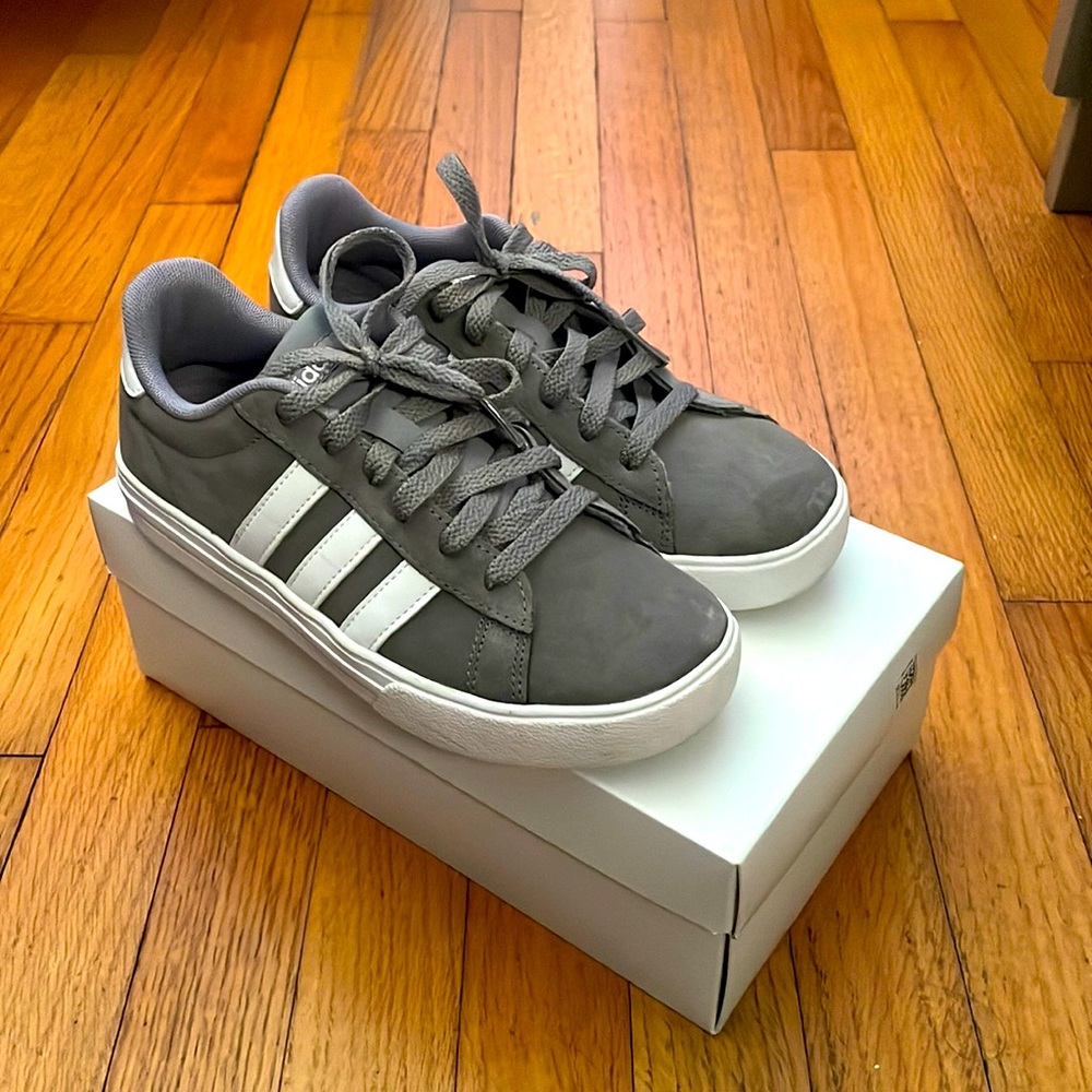 Brand: Adidas, Size: 4, Color: Grey
